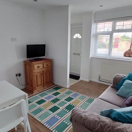 Molesey Near Hampton Court, Viking Short Stays West Molesey Екстер'єр фото