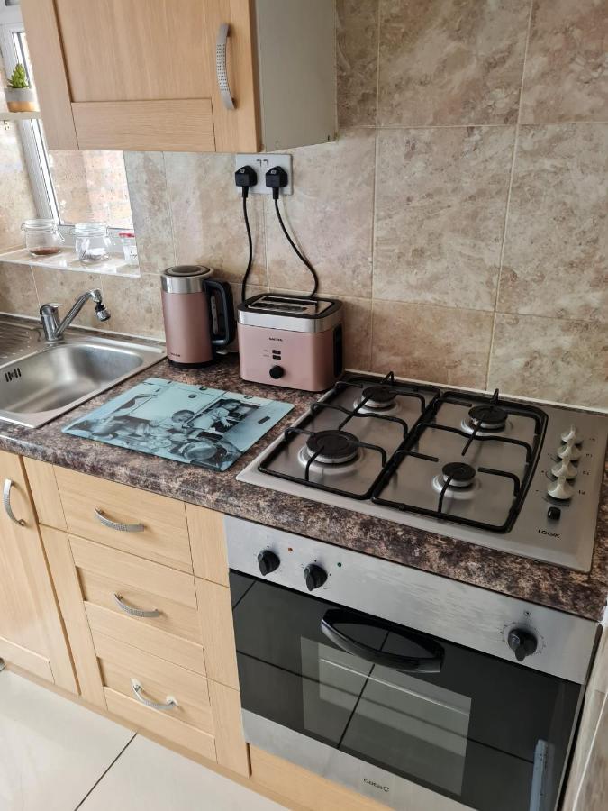 Molesey Near Hampton Court, Viking Short Stays West Molesey Екстер'єр фото