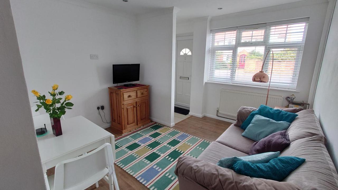 Molesey Near Hampton Court, Viking Short Stays West Molesey Екстер'єр фото